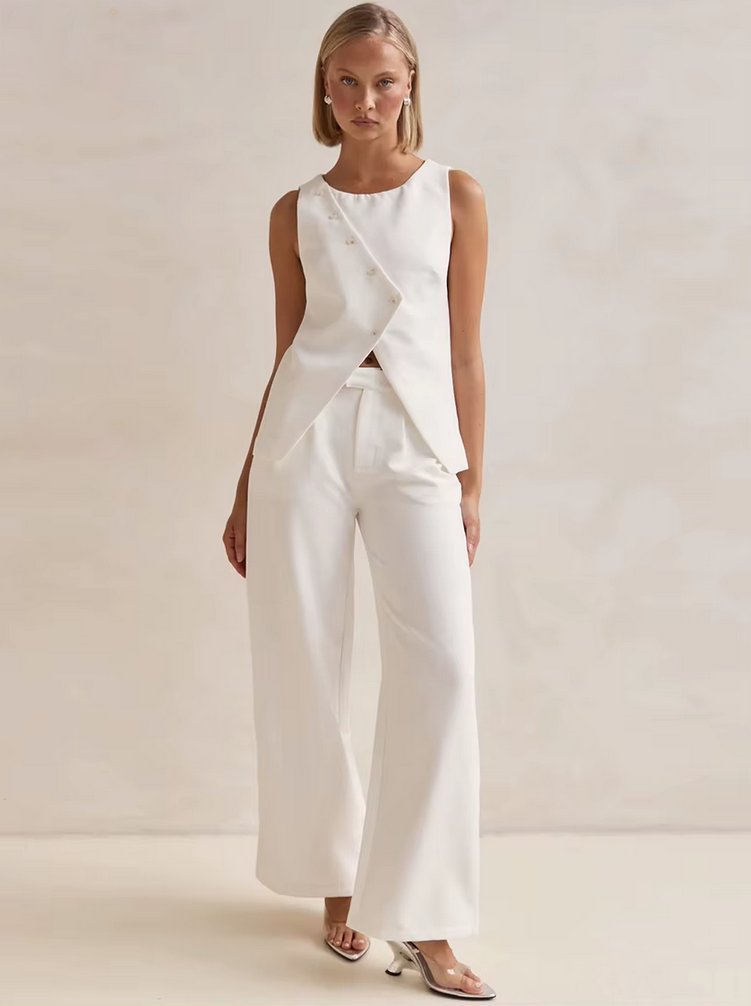 Sommer-Braut-Outfit – Ärmelloser Zweiteiler in Weiß für das&nbsp;Standesamt