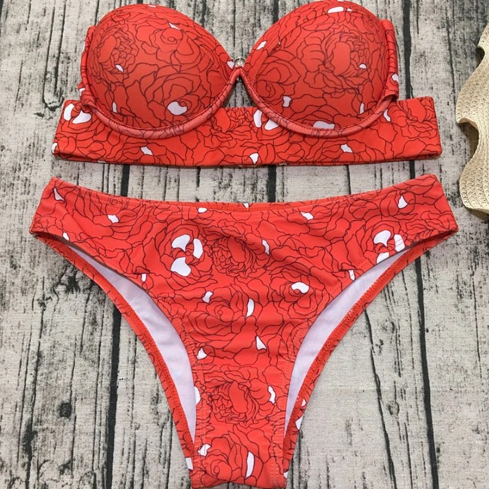 Bandeau Push Up Bikini Sigrid in Rot mit&nbsp;Blumenmuster