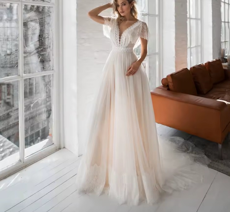 Boho Style Empire Brautkleid Hanneke aus Tüll mit&nbsp;Schleppe