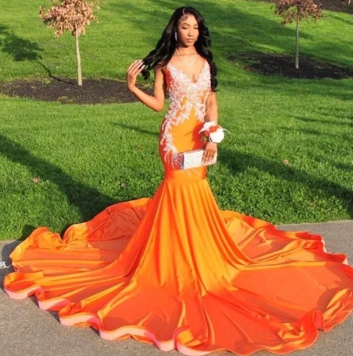 Meerjungfrau Satin Brautkleid in Orange mit Spitze und&nbsp;Schleppe