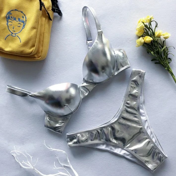 Metallic Look Triangle Bikini 2025 in&nbsp;Silber