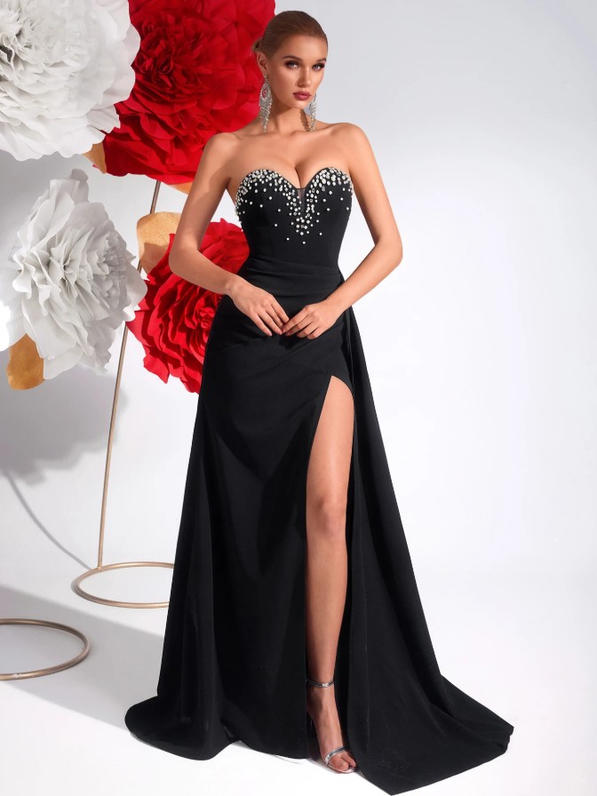 Schulterfreies High Cut Abendkleid Sexy in Schwarz mit Perlen für&nbsp;Hochzeitsgäste