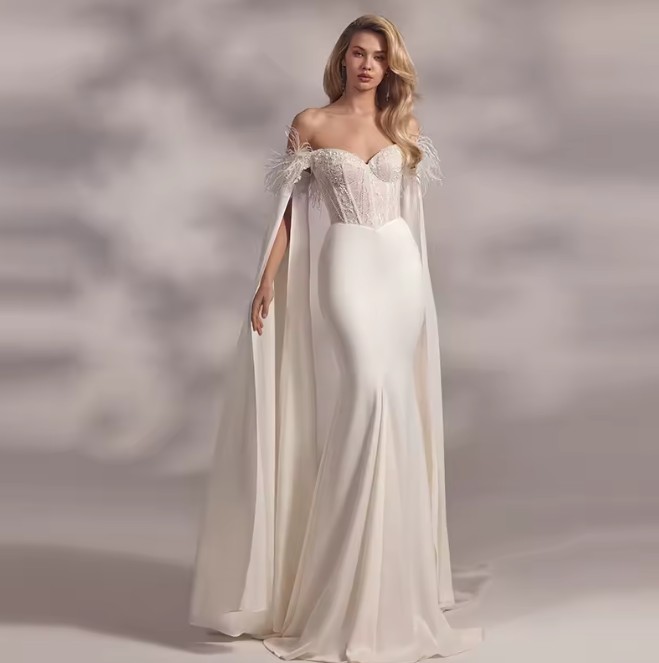 Schulterfreies Meerjungfrau Brautkleid Heidrun mit Cape –&nbsp;Abnehmbar