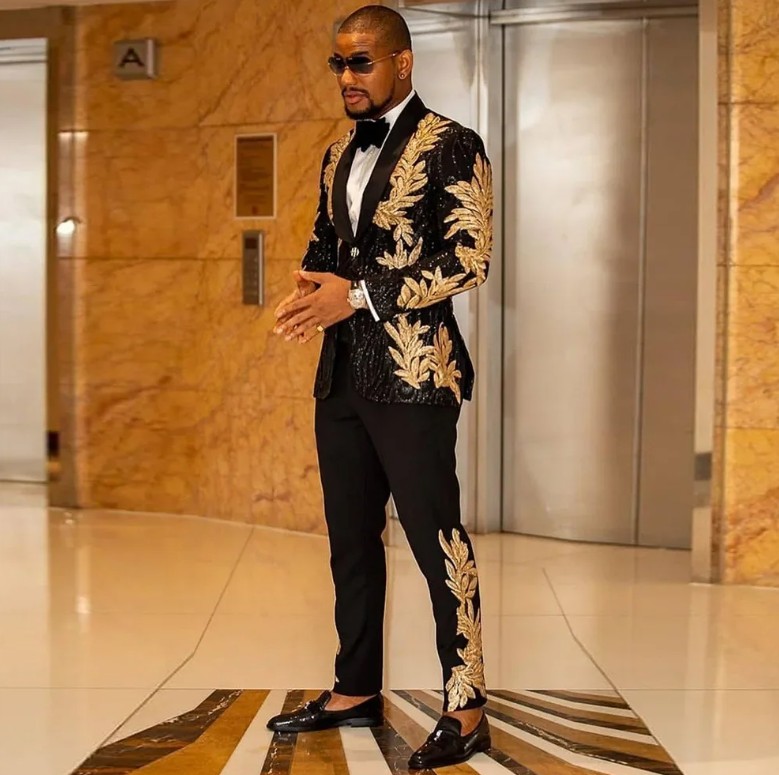 Schwarzes Slim Fit Herren Anzug Aaron mit Perlen&nbsp;Stickerei