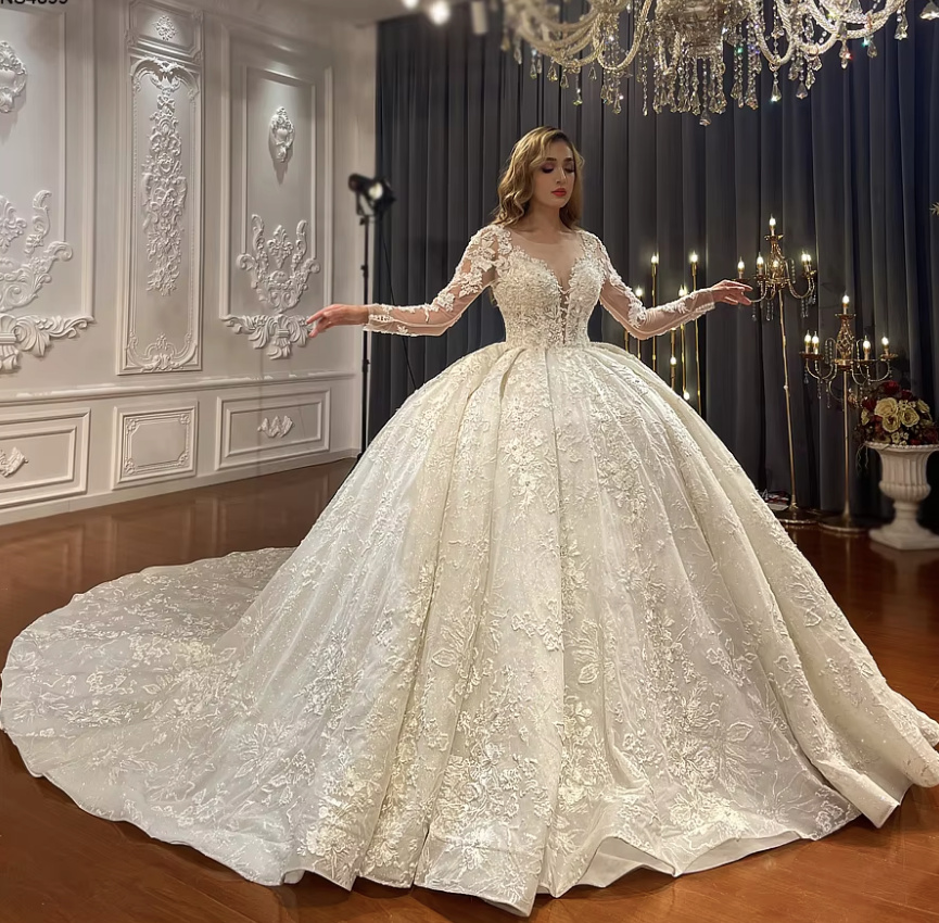 Langarm Luxus Prinzessin Brautkleid Betty mit Spitze Perlen und&nbsp;Stickereien