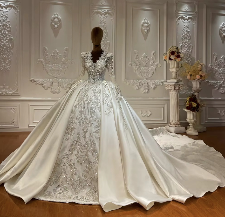 Ball Linie Langarm Luxus Brautkleid Caecilia mit Schleppe Spitze Strass und Perlen Applikationen