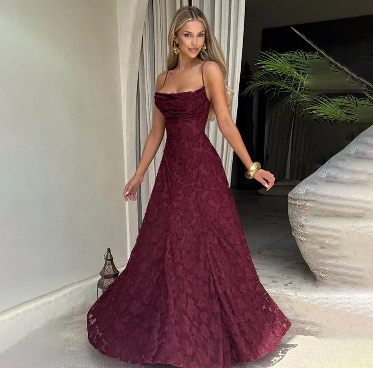 A Linie Spaghettiträger Maxi Chiffon Kleid Elikapeka Lang in Weinrot mit&nbsp;Spitze