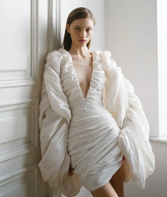 Bleistift Taft Brautkleid Daliah Plissiert mit Sexy V Ausschnitt und Oversize&nbsp;Ärmeln