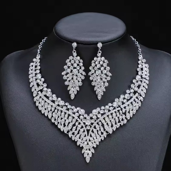 Exquisite Silber-Kristall-Wassertropfen Brautschmuck Set Halskette mit&nbsp;Ohrringe