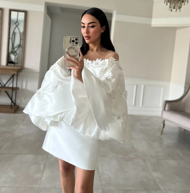 Kurzes A Linie Standesamtkleid Dany mit 3D Blumen und Puff Ärmeln