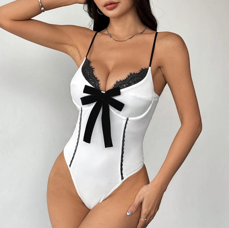 Spaghettiträger Body Hedi für die Braut mit Applikationen in&nbsp;Schwarz