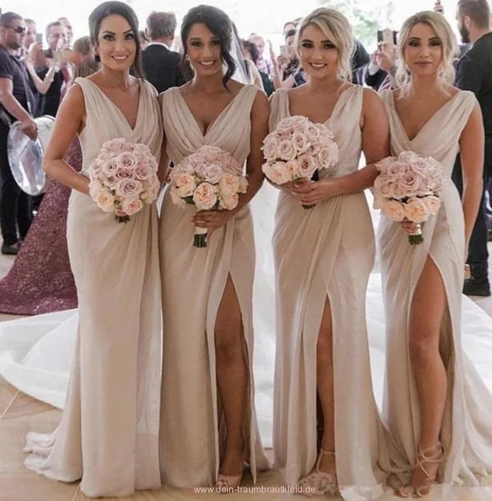 A Linie Chiffon Brautjungfernkleid Margitta in Champagne mit Sexy Cut Out und V Ausschnitt