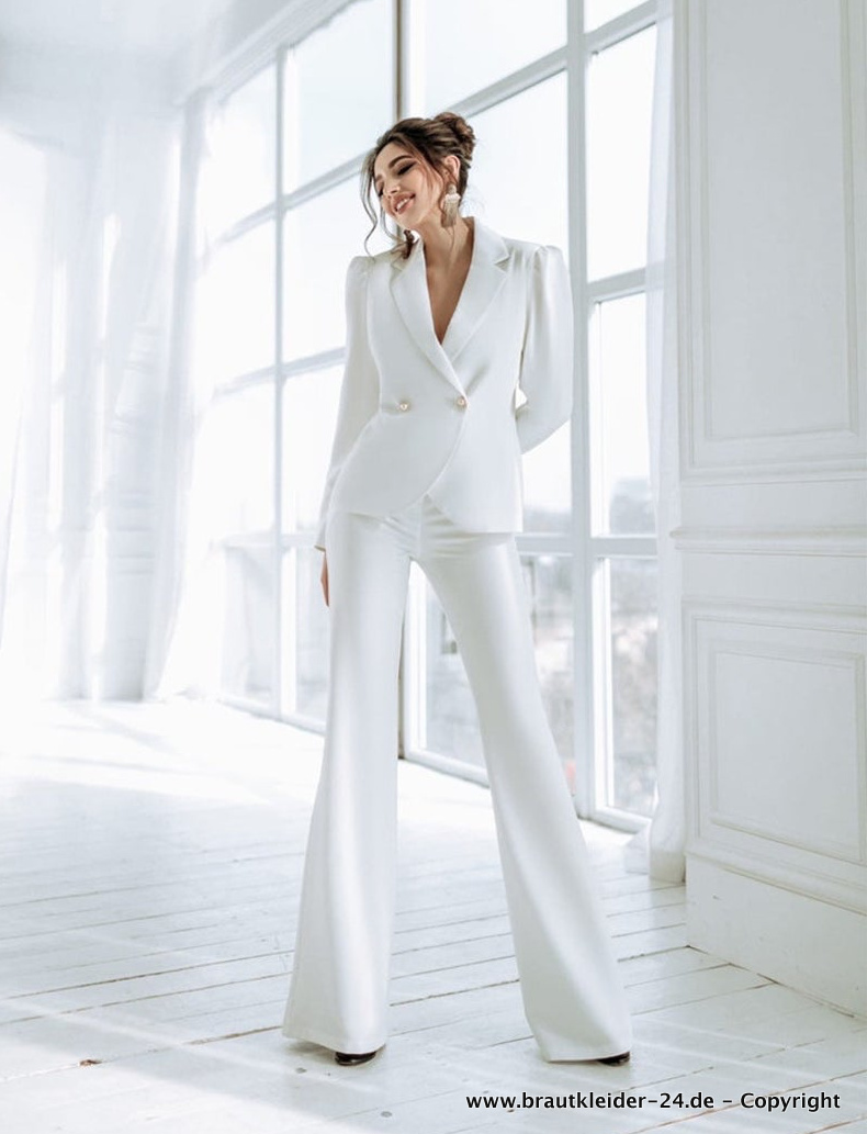 Standesamtoutfit Eleganter Hosenanzug für die Braut in Weiß Eleganter Hosenanzug für die Braut in&nbsp;Weiß