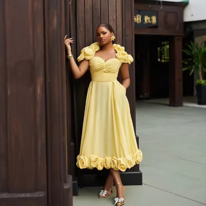 Wunderschönes Gelbes Kleid Elegant für Hochzeitsgäste Wadenlang mit&nbsp;Blumen