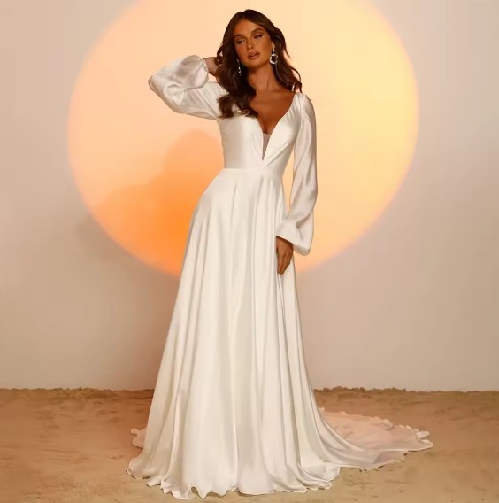 A Linie Clean Chic Brautkleid Hendrikje mit V Ausschnitt und&nbsp;Schleppe