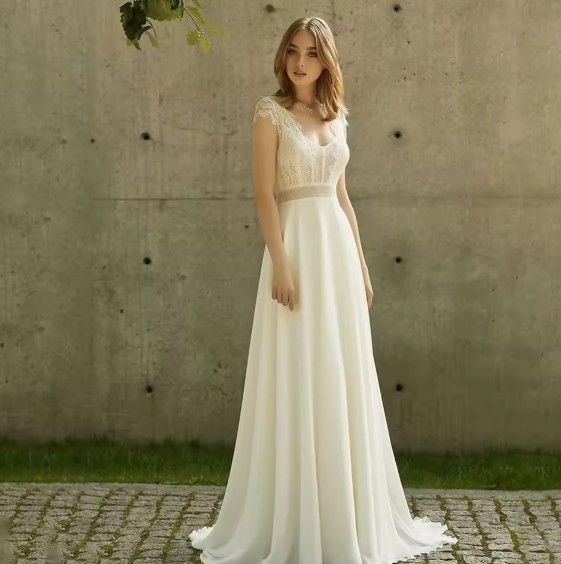 Boho Style Empire Brautkleid Darja mit V Ausschnitt und Spitze&nbsp;Ärmellos