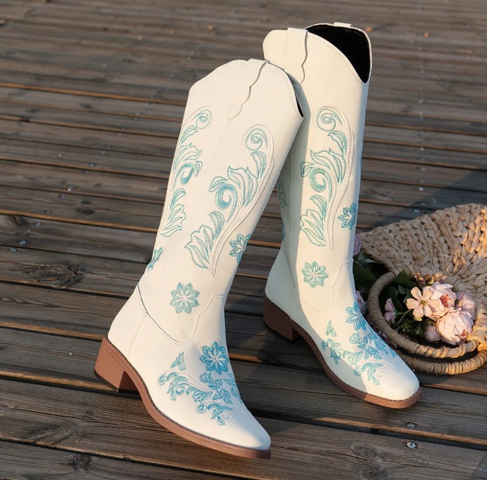 Brautschuhe Western Cowboy Stiefel Ida in Weiß mit&nbsp;Stickereien