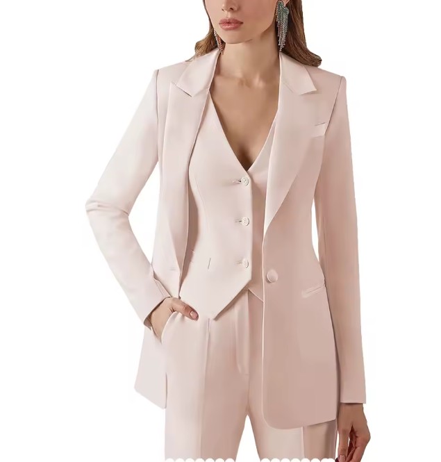 Damen Hosenanzug Elonie Dreiteilig mit Weste in&nbsp;Beige