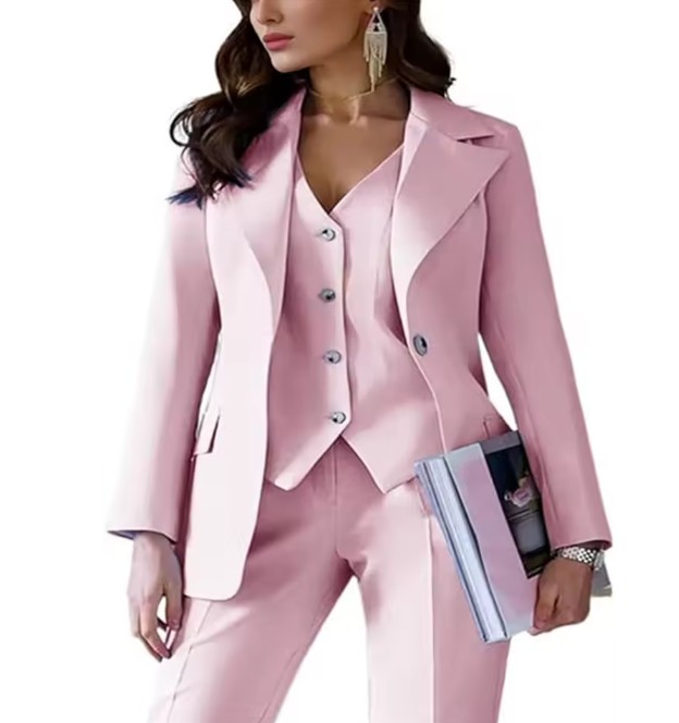 Dreiteiliger Damen Hosenanzug Ernestine in Rosa Elegant Blazer – Weste – Hose im&nbsp;Set