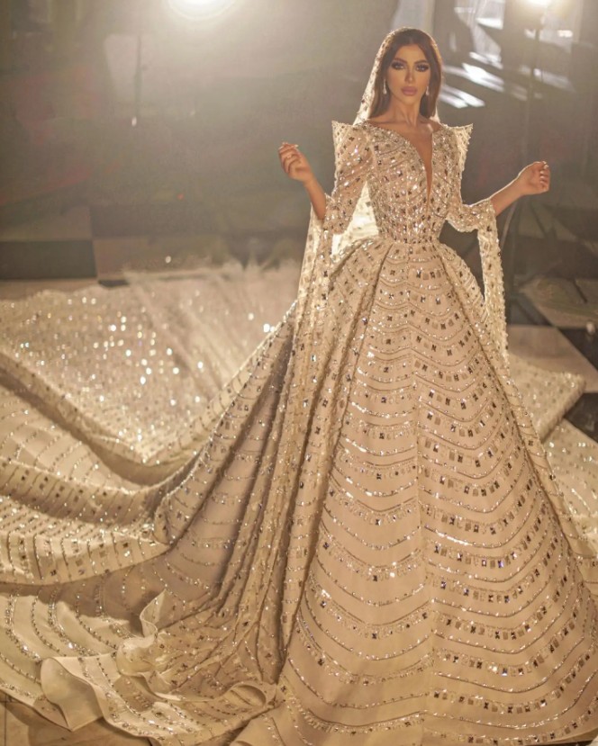 Luxus Langarm Glitzer Brautkleid Ileana mit&nbsp;Schleppe