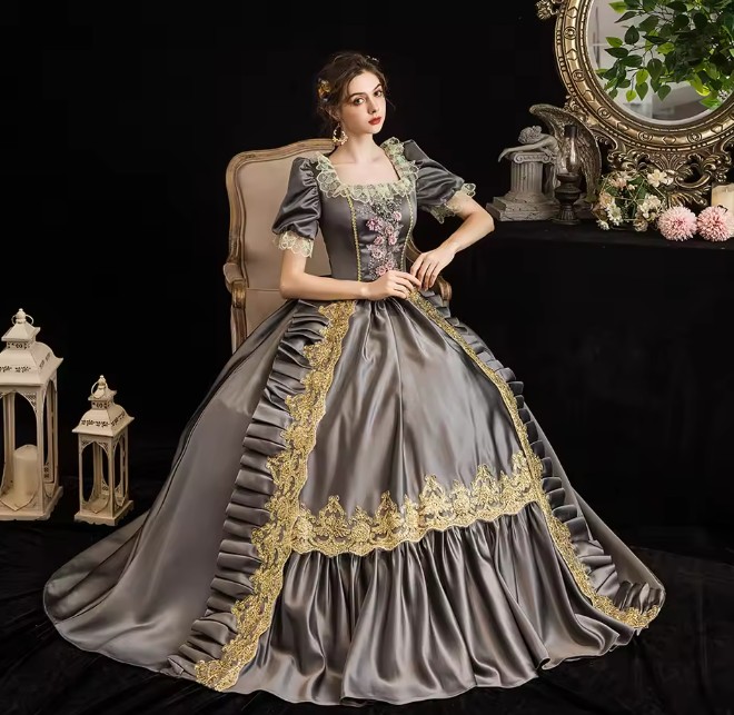  Viktorianisches Brautkleid Hilde in Silber mit&nbsp;Blumen