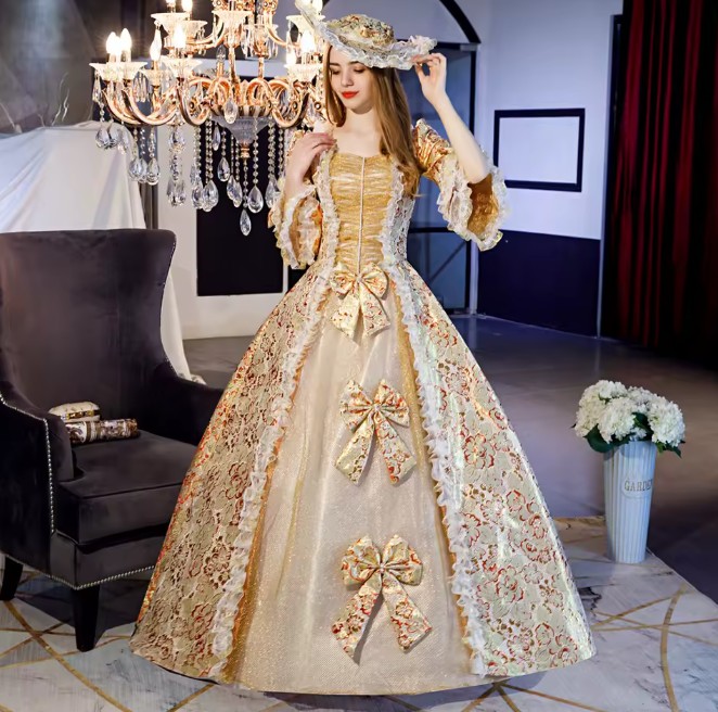  Viktorianisches Brautkleid Hyacinthe in Gold mit Spitze und&nbsp;Stickereien
