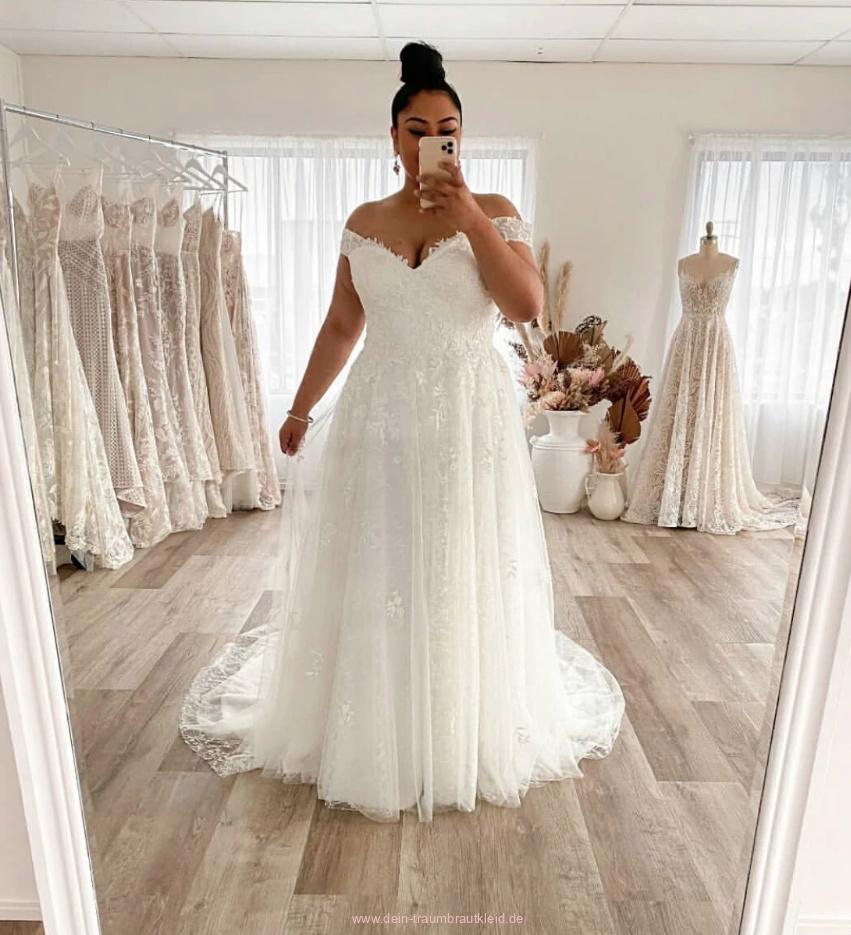 Schulterfreies A Linie Brautkleid Aurelia mit Spitze und Schleppe