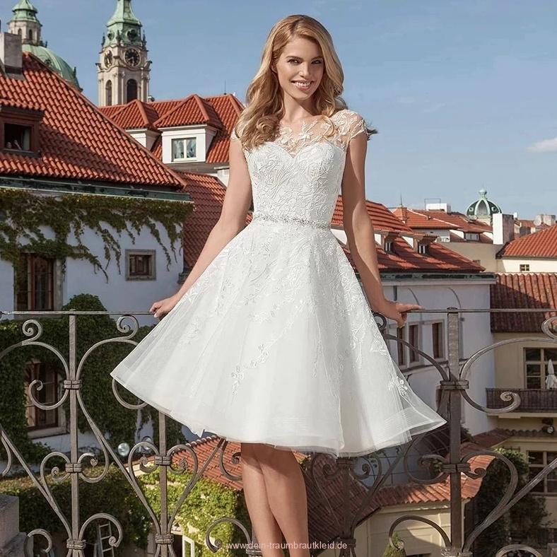 Midi Organza Brautkleid Andrina mit Flügel Ärmel und&nbsp;Spitze