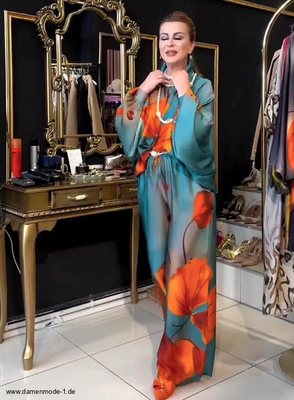 Eleganter Zweiteiler Damen Outfit in Blau mit&nbsp;Blumenmuster