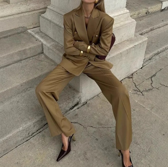 Zweireiher Damen Hosenanzug Evelyn Elegant in&nbsp;Braun