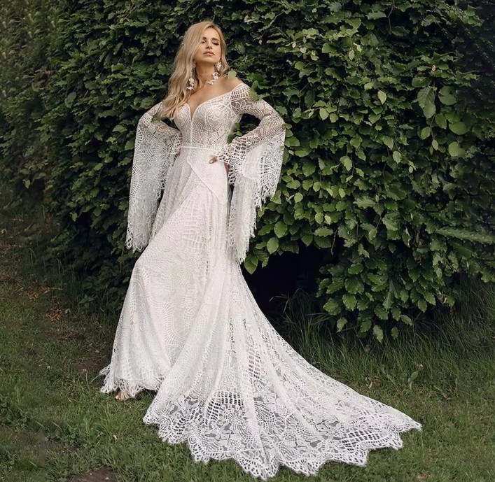 A Linie Boho Brautkleid Indra aus Spitze mit Flare&nbsp;Ärmeln