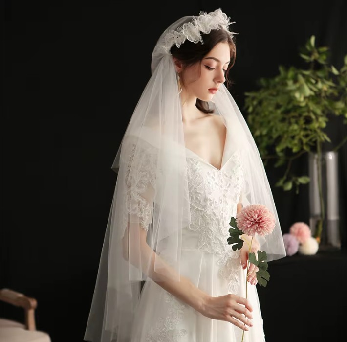 Braut Schleier Emilia mit Tüll Blumen&nbsp;Romantisch