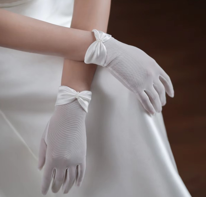 Brauthandschuhe Haukea mit Perlen in&nbsp;Weiß