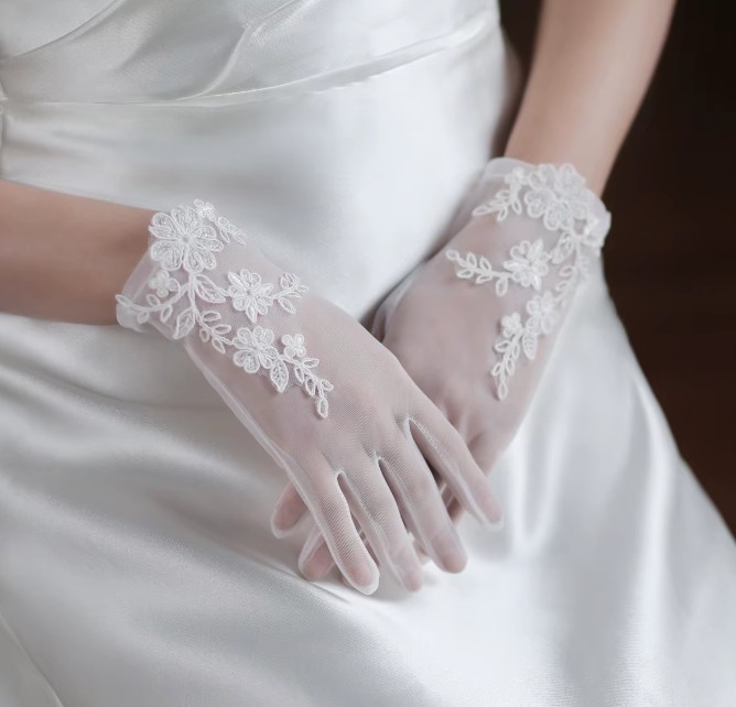 Brauthandschuhe Helia mit Blumen&nbsp;Spitze