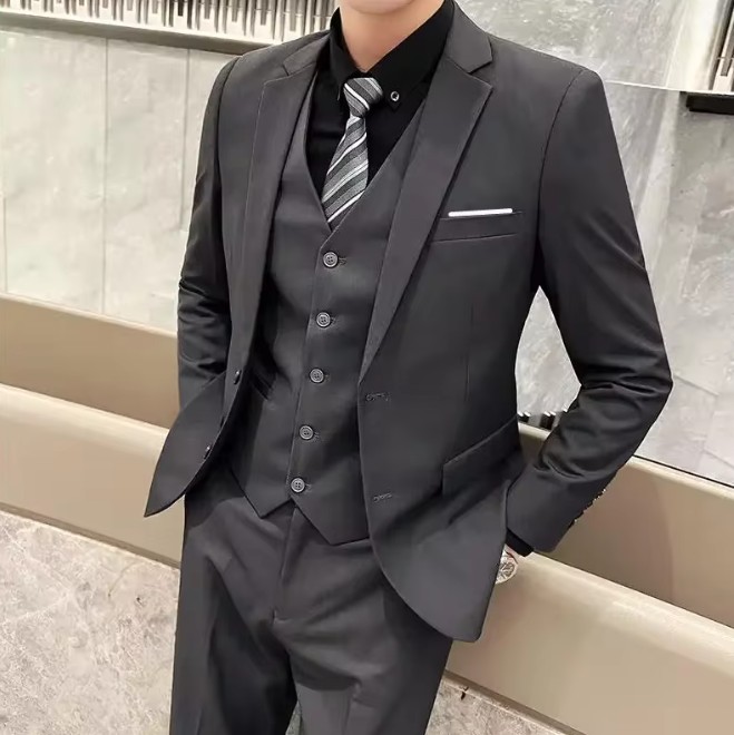 Hochzeitsanzug Bone für den Bräutigam Dreiteilig in&nbsp;Dunkelgaru