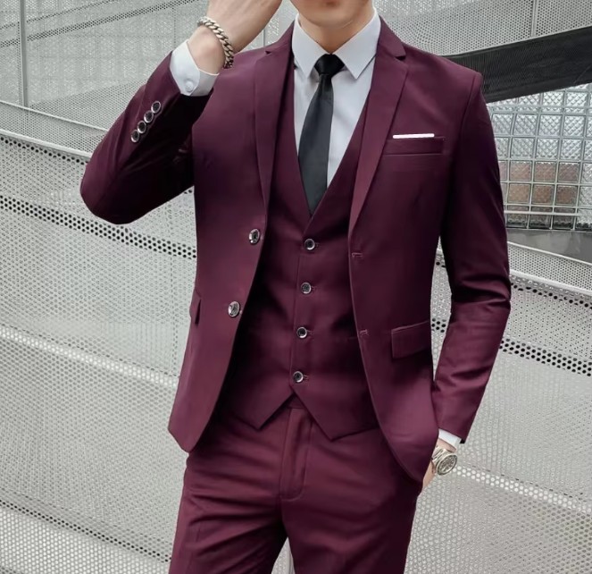 Hochzeitsanzug Bone für den Bräutigam Dreiteilig in&nbsp;Weinrot