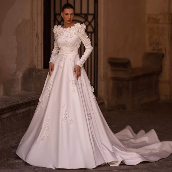 Langarm Prinzessin Brautkleid Ivette mit Schleppe und 3D&nbsp;Blumen