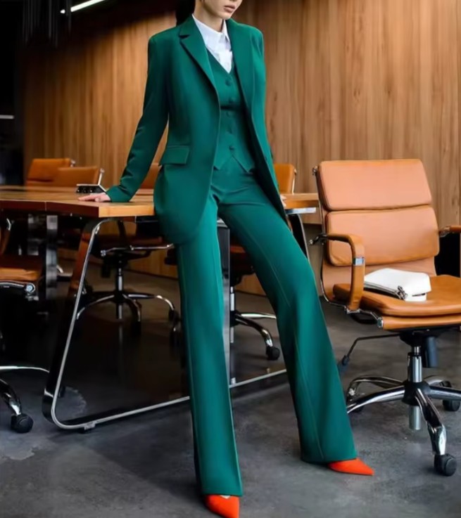 Schickes Dreiteiliges Hosenanzug für Damen in Grün