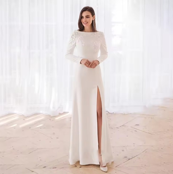 Schlichtes Langarm Brautkleid Etienne mit Sexy&nbsp;Schlitz