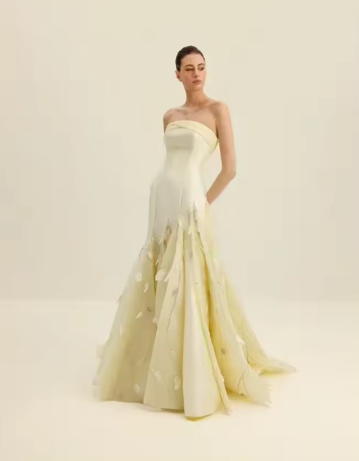 Schulterfreies Fit and Flare Brautkleid Eugenie in&nbsp;Gelb