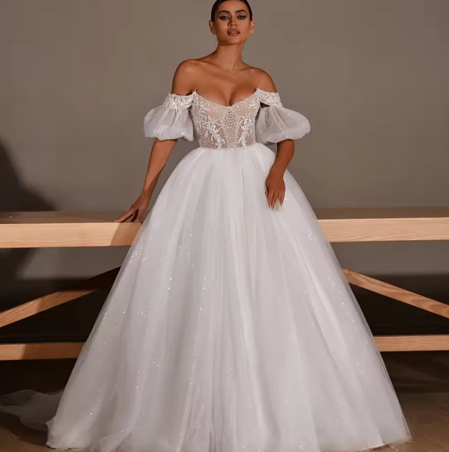 Schulterfreies Prinzessin Brautkleid Edeltraud mit Spitze und&nbsp;Strass