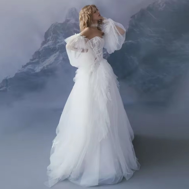 Schulterfreies Prinzessin Brautkleid Edeltraud mit Spitze und&nbsp;Strass