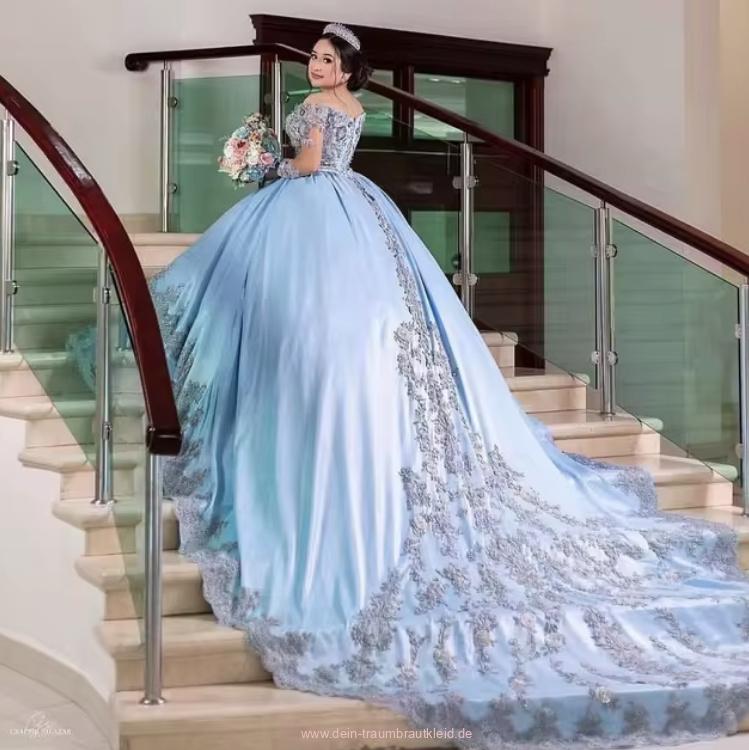 Ball Linie Quinceanera Brautkleid Caylee in Hellblau mit Schleppe und&nbsp;Stickereien