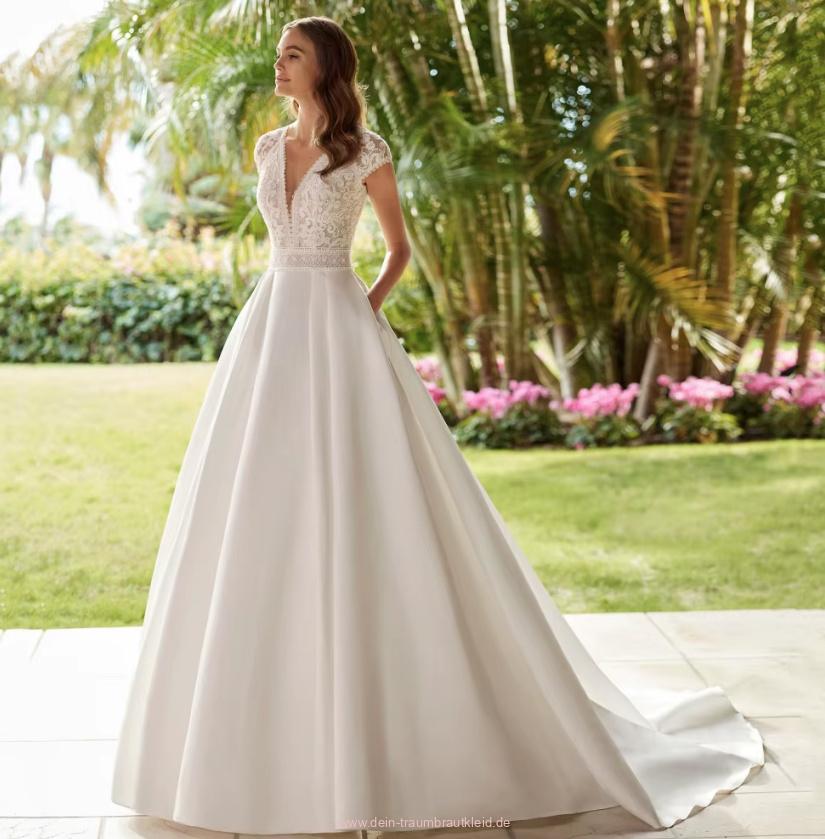 A Linie Brautkleid Caroline mit Flügelärmeln Spitze und&nbsp;Schleppe