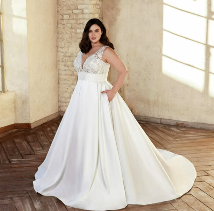 Empire Brautkleid Dinah Klassisch mit Spitze und&nbsp;Schleppe