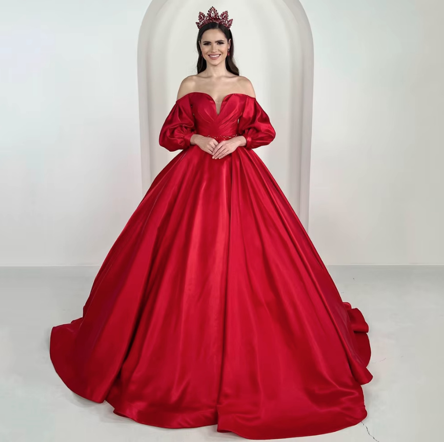 Schulterfreies Langarm Prinzessin Brautkleid Caylee mit Schleppe in&nbsp;Rot
