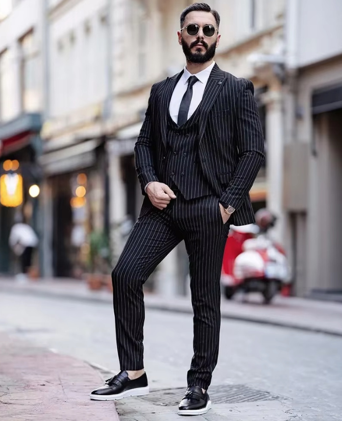 Nadelstreifen Hochzeitsanzug Adrian für den Bräutigam in Schwarz Dreiteilig mit&nbsp;Weste