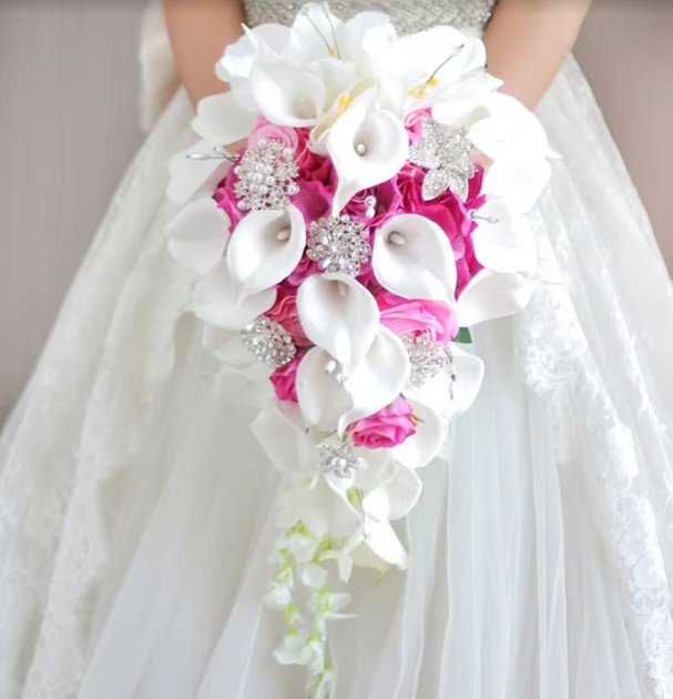 Wasserfall Braut Perlen Strauß Blumenstrauß Cala und Rosen&nbsp;Ingrid