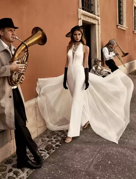 A Linie Braut Overall Einteiler für den Standesamt Inoa mit Sexy V&nbsp;Ausschnitt