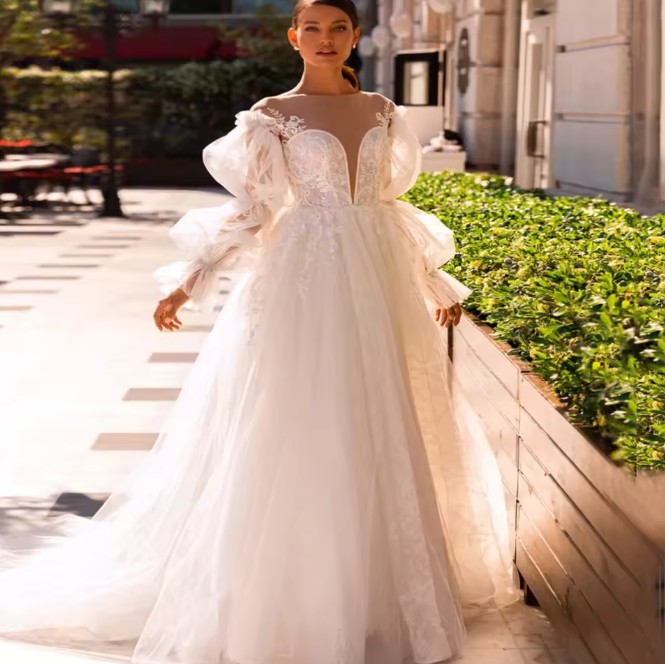 A Linie Brautkleid Eloise mit Illusion Ausschnitt Ärmel&nbsp;Abnehmbar